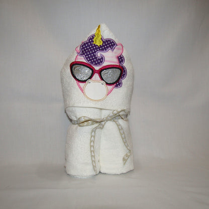 Hooded Towel/ Kids Hooded Towel/ Character Hooded Towel/ Hooded Towel Baby/ Hooded Towel Kids/Toddler Hooded Towel/Bath Towel Peekers